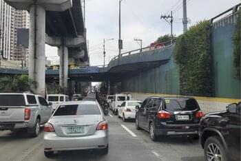 Doprava na Filipínách je opravdu zničující. Několikahodinové kolony